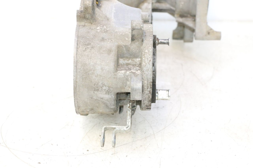 photo de CARTER INFERIOR DO MOTOR PEUGEOT LUDIX 50 (2005 - 2007) - Detalhes característicos