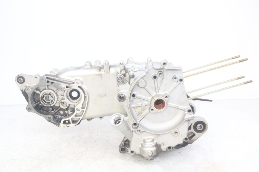 photo de CARTER INFERIOR DO MOTOR SYM MIO 50 (2011 - 2017) - Vista de perto