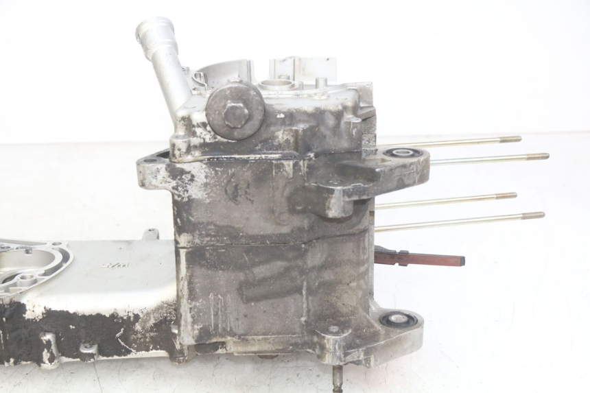 photo de CARTER INFERIOR DO MOTOR SYM MIO 50 (2011 - 2017) - Zoom do estado de desgaste