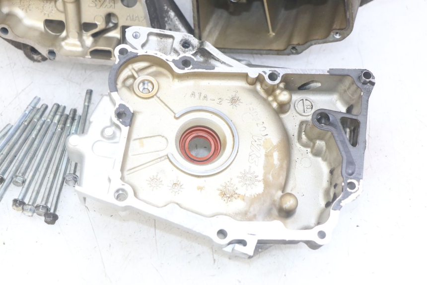 photo de CARTER INFERIOR DO MOTOR SYM MIO 50 (2011 - 2017) - Outro ângulo de visão