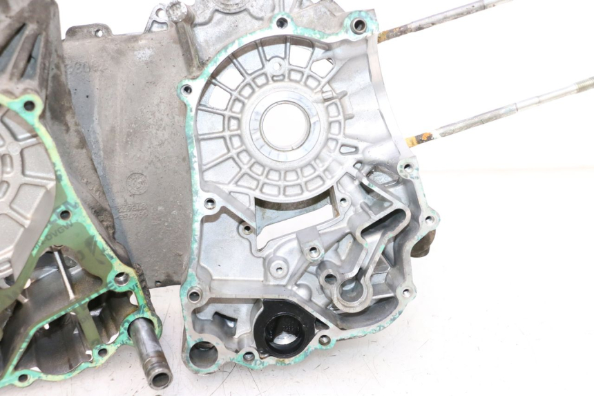 photo de CARTER INFERIOR DO MOTOR PIAGGIO MP3 LT 300 (2010 - 2016) - Outro ângulo de visão