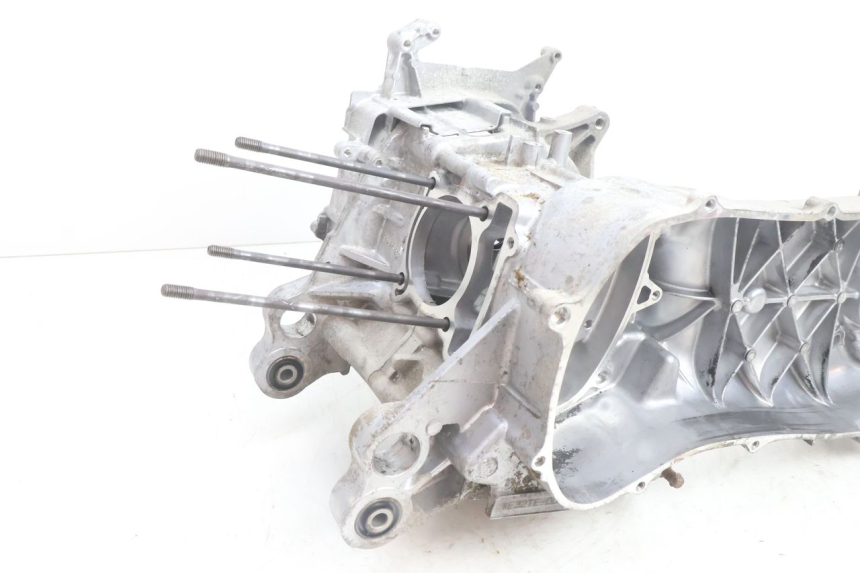 photo de CARCAÇA INFERIOR DO MOTOR YAMAHA N-MAX NMAX 125 (2021 - 2024) - Detalhe da peça