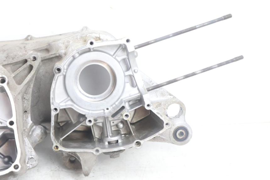 photo de CARCAÇA INFERIOR DO MOTOR YAMAHA N-MAX NMAX 125 (2021 - 2024) - Vista de perto