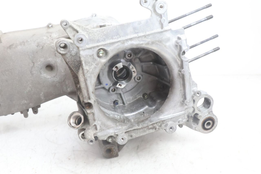 photo de CARCAÇA INFERIOR DO MOTOR YAMAHA N-MAX NMAX 125 (2021 - 2024) - Pontos de fixação