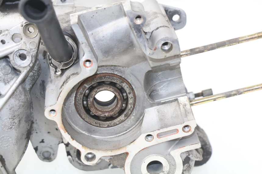 photo de CARTER INFERIOR DO MOTOR PIAGGIO NEW TYPHOON 50 (2010 - 2017) - Vista de perto