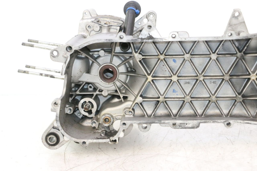 photo de CARTER INFERIOR DO MOTOR PIAGGIO NEW TYPHOON 50 (2018 - 2021) - Vista de perto