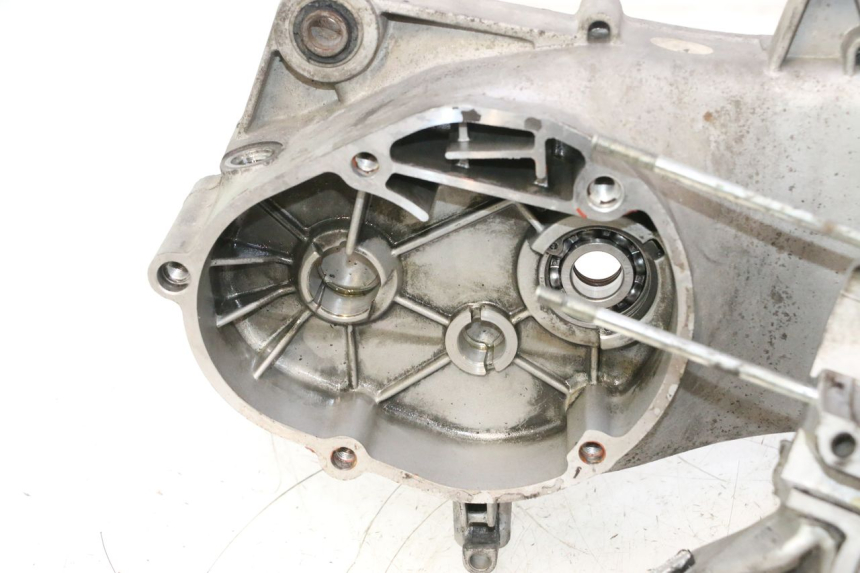 photo de CARTER INFERIOR DO MOTOR PIAGGIO NEW TYPHOON 50 (2018 - 2021) - Ângulo alternativo