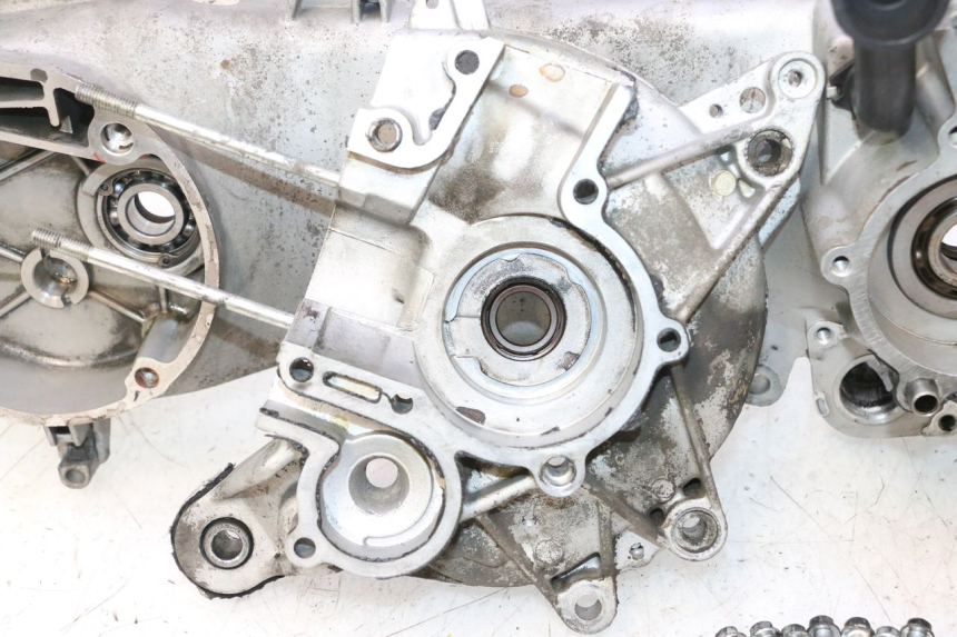 photo de CARTER INFERIOR DO MOTOR PIAGGIO NEW TYPHOON 50 (2018 - 2021) - Vista de perfil