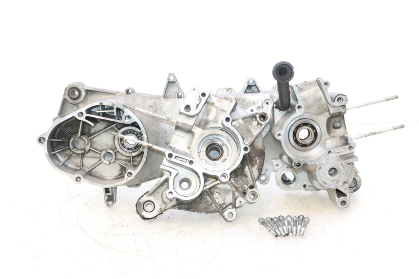 photo de CARTER INFERIOR DO MOTOR PIAGGIO NEW TYPHOON 50 (2018 - 2021) - Vista principal