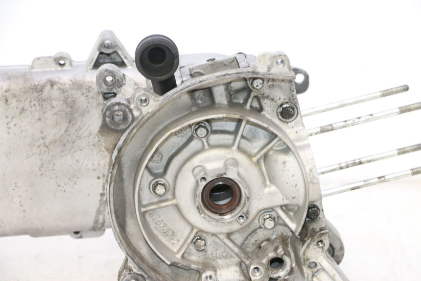 photo de CARTER INFERIOR DO MOTOR PIAGGIO NEW TYPHOON 50 (2018 - 2021) - Estado da superfície