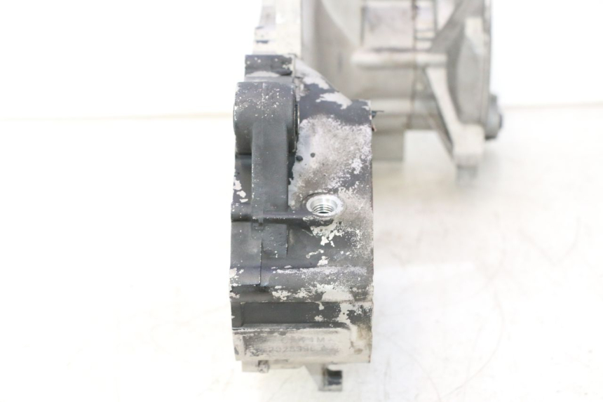 photo de CARTER INFERIOR DO MOTOR PIAGGIO NEW TYPHOON 50 (2018 - 2021) - Vista de perto