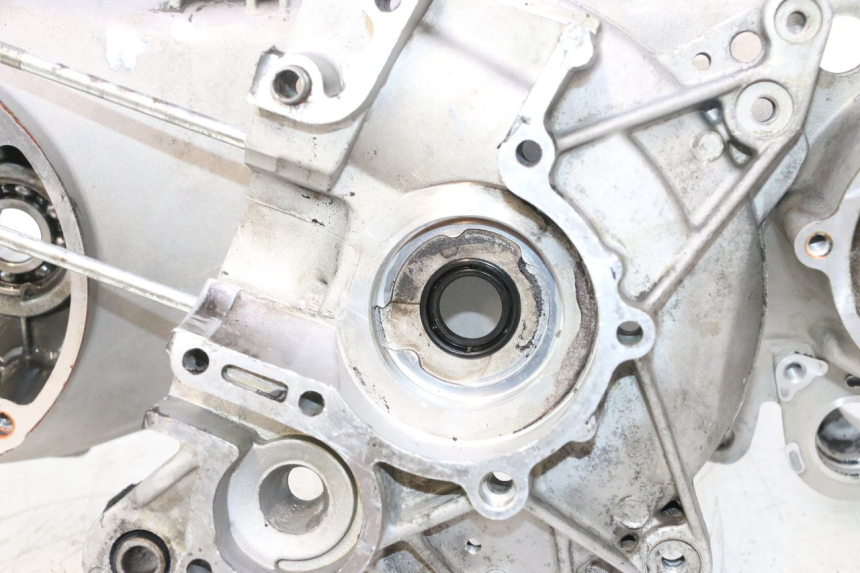 photo de CARTER INFERIOR DO MOTOR PIAGGIO NEW TYPHOON 50 (2018 - 2021) - Zoom do estado de desgaste