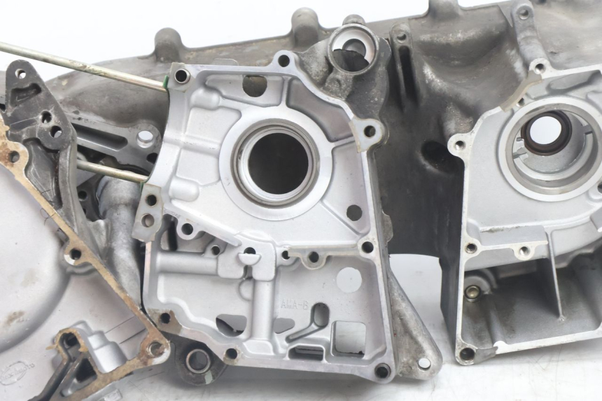 photo de CARTER INFERIOR DO MOTOR SYM ORBIT III 3 4T 50 (2021 - 2025) - Zoom do estado de desgaste