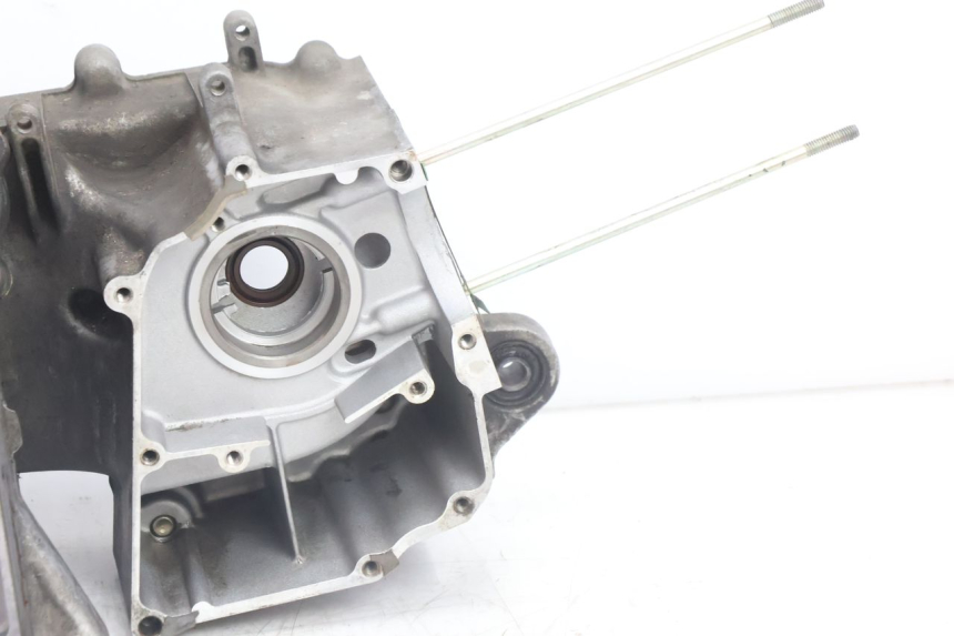 photo de CARTER INFERIOR DO MOTOR SYM ORBIT III 3 4T 50 (2021 - 2025) - Outro ângulo de visão