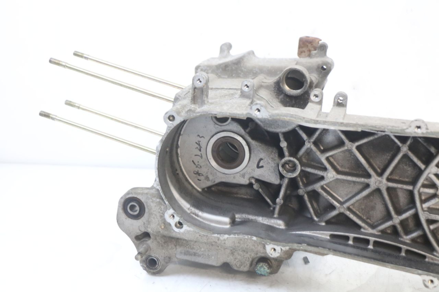photo de CARTER INFERIOR DO MOTOR PEUGEOT BELVILLE 125 (2017 - 2021) - Detalhes característicos