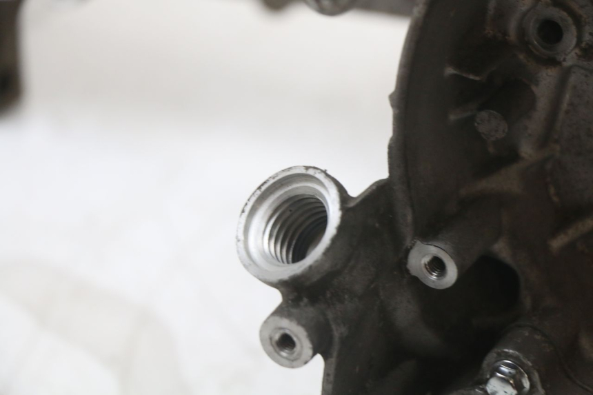 photo de CARTER INFERIOR DO MOTOR PEUGEOT BELVILLE 125 (2017 - 2021) - Outro ângulo de visão