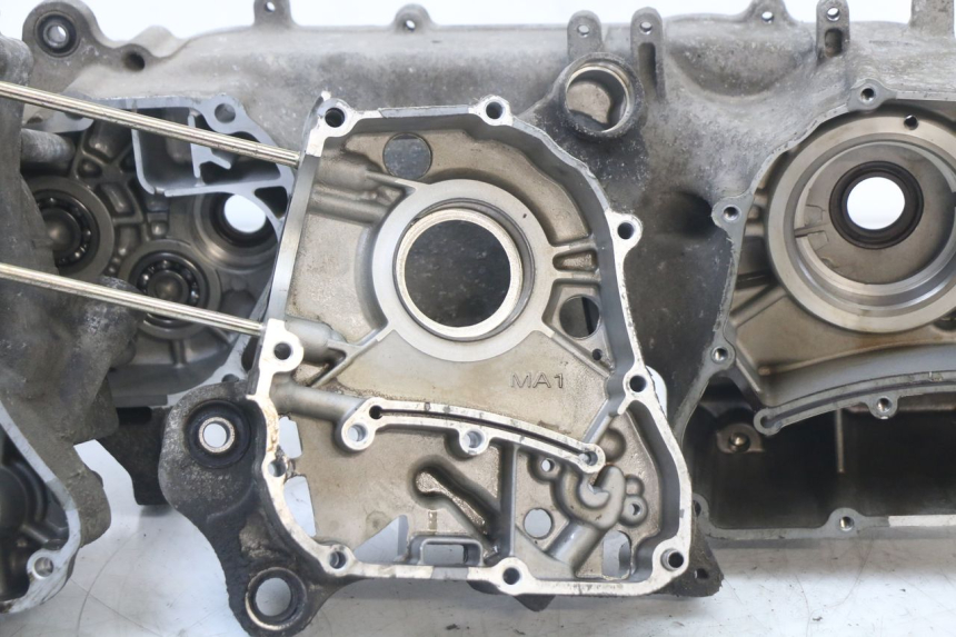 photo de CARTER INFERIOR DO MOTOR PEUGEOT BELVILLE 125 (2017 - 2021) - Estado da superfície