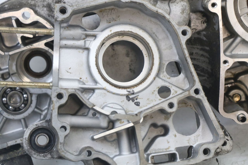 photo de CARTER INFERIOR DO MOTOR PEUGEOT DJANGO 125 (2014 - 2017) - Estado da superfície