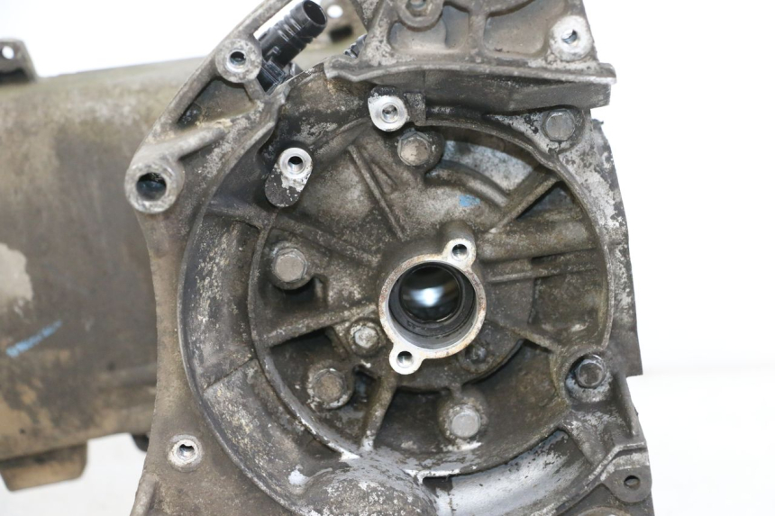 photo de CARCAÇA INFERIOR DO MOTOR PEUGEOT LUDIX 50 (2008 - 2017) - Detalhes característicos