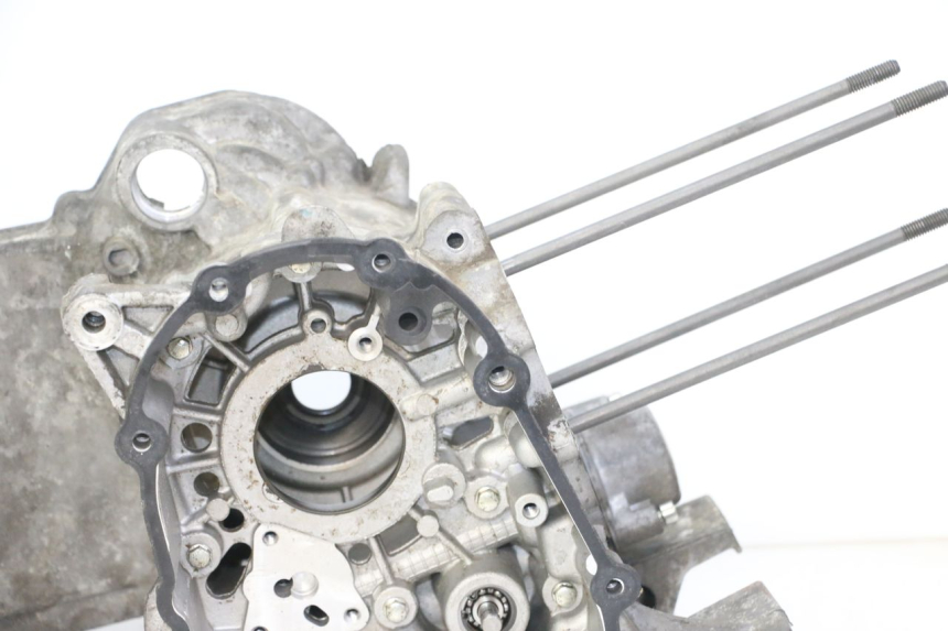 photo de CARTER INFERIOR DO MOTOR PEUGEOT SATELIS 125 (2013 - 2018) - Pontos de fixação
