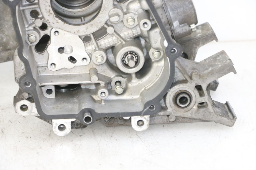photo de CARTER INFERIOR DO MOTOR PEUGEOT SATELIS 125 (2013 - 2018) - Estado da superfície
