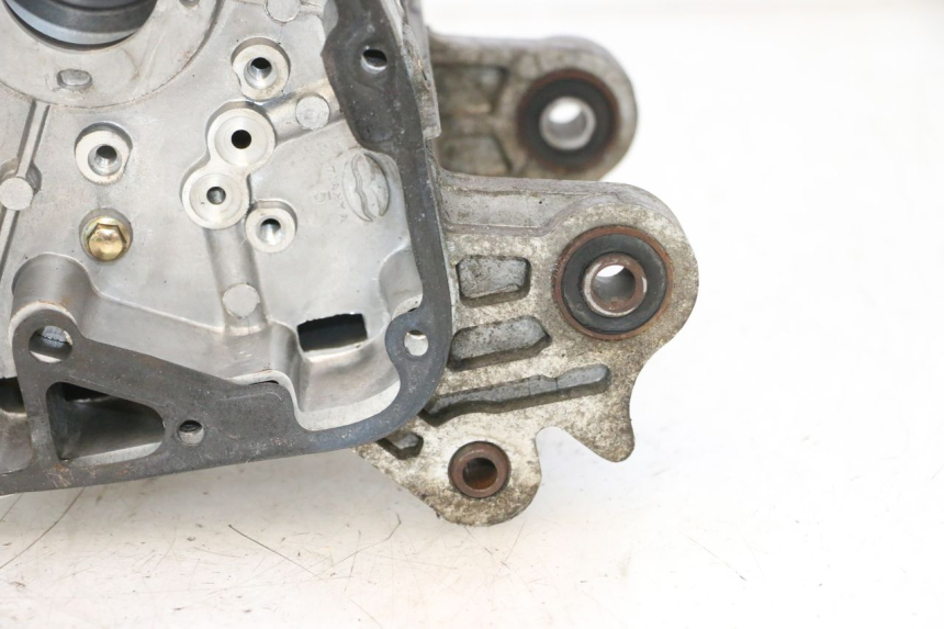 photo de CARCAÇA INFERIOR DO MOTOR LAZIO RENO 50 (2016 - 2021) - Detalhes característicos