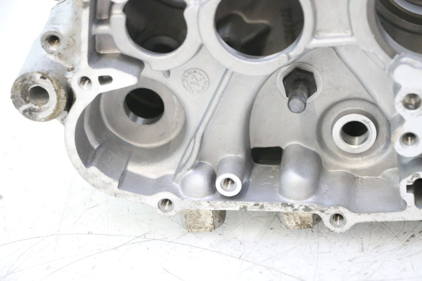 photo de CARCAÇA INFERIOR DO MOTOR APOLLO RFZ 125 - Estado da superfície