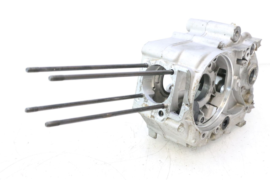 photo de CARCAÇA INFERIOR DO MOTOR APOLLO RFZ 125 - Marcações e referências