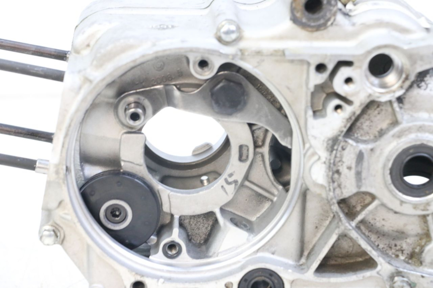 photo de CARTER INFERIOR DO MOTOR APOLLO RFZ 140 - Vista de perto