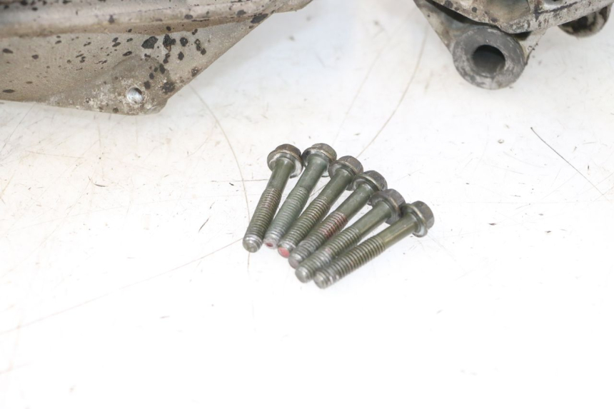 photo de CARCAÇA INFERIOR DO MOTOR TNT MOTOR ROMA 12' 2T 50 (2007 - 2018) - Vista de perto