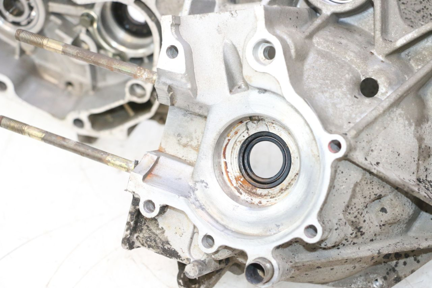 photo de CARCAÇA INFERIOR DO MOTOR TNT MOTOR ROMA 12' 2T 50 (2007 - 2018) - Inspeção visual
