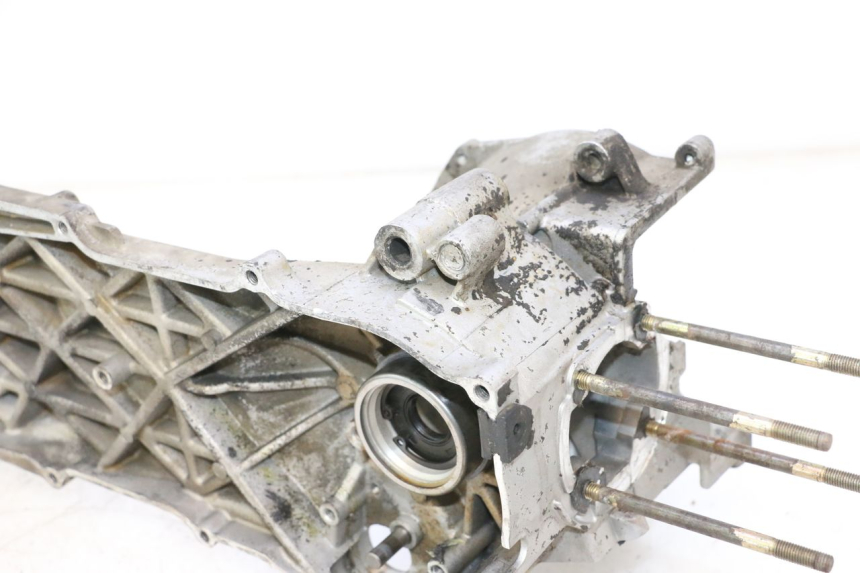 photo de CARCAÇA INFERIOR DO MOTOR TNT MOTOR ROMA 12' 2T 50 (2007 - 2018) - Outro ângulo de visão