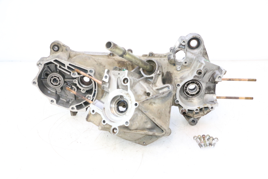 photo de CARTER INFERIOR DO MOTOR KEEWAY RY6 2T 50 (2011 - 2019) - Detalhe da peça