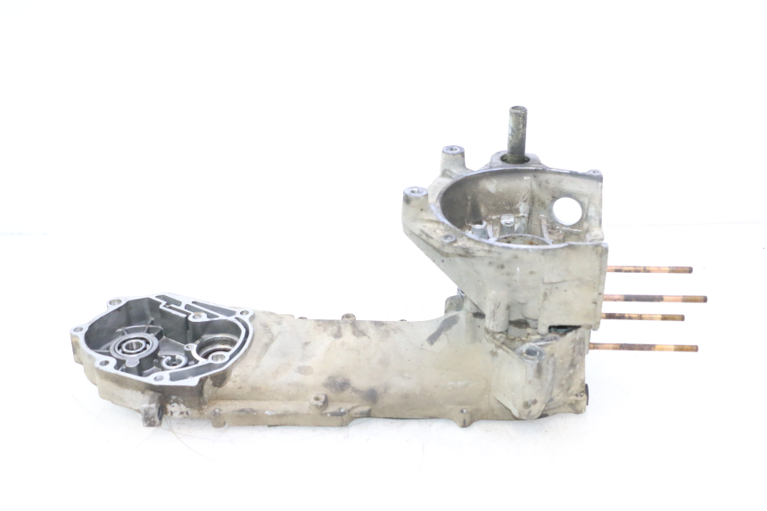photo de CARTER INFERIOR DO MOTOR KEEWAY RY6 2T 50 (2011 - 2019) - Vista de perto