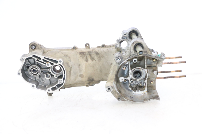 photo de CARTER INFERIOR DO MOTOR KEEWAY RY6 2T 50 (2011 - 2019) - Pontos de fixação