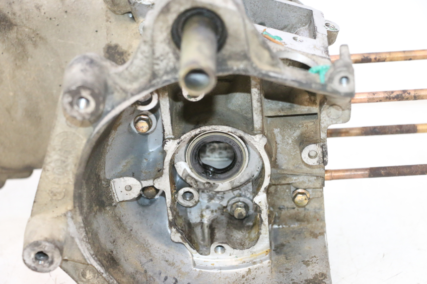 photo de CARTER INFERIOR DO MOTOR KEEWAY RY6 2T 50 (2011 - 2019) - Estado da superfície
