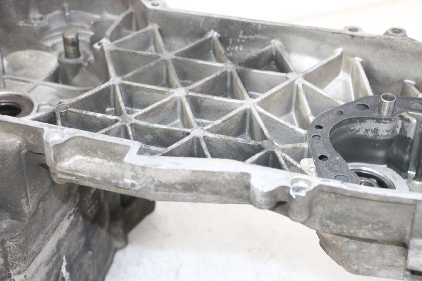 photo de CARTER INFERIOR DO MOTOR PEUGEOT SATELIS 125 (2013 - 2018) - Zoom do estado de desgaste