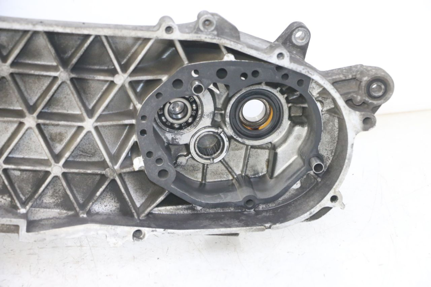 photo de CARTER INFERIOR DO MOTOR PEUGEOT SATELIS 125 (2013 - 2018) - Marcações e referências