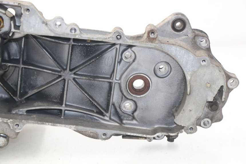 photo de CARCAÇA INFERIOR DO MOTOR JM MOTORS SC 4T 50 (2012 - 2017) - Marcações e referências