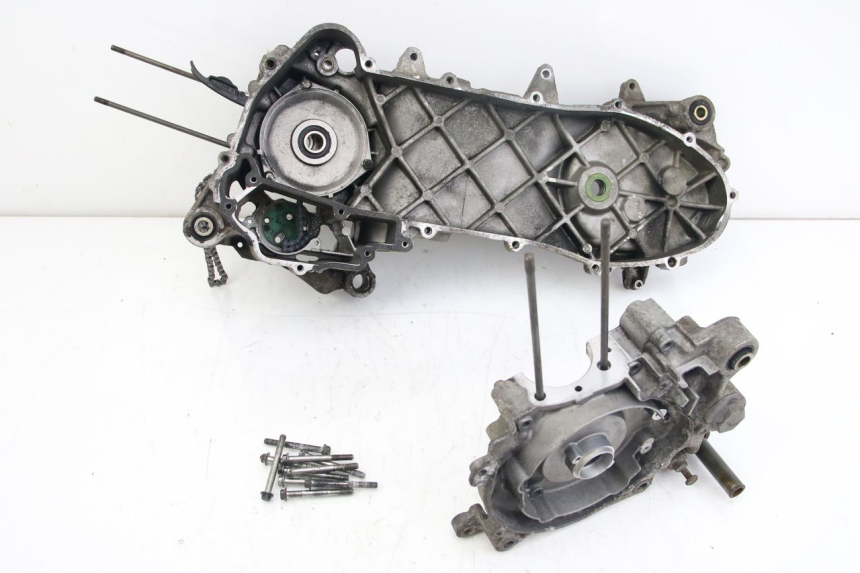 photo de CARTER INFERIOR DO MOTOR APRILIA SCARABEO 4T 50 (2009 - 2017) - Outro ângulo de visão