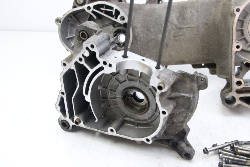 photo de CARTER INFERIOR DO MOTOR APRILIA SCARABEO 4T 50 (2009 - 2017) - Estado da superfície