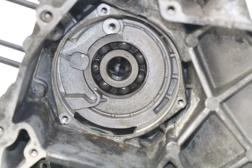 photo de CARTER INFERIOR DO MOTOR APRILIA SCARABEO 100 (2003 - 2012) - Detalhes característicos
