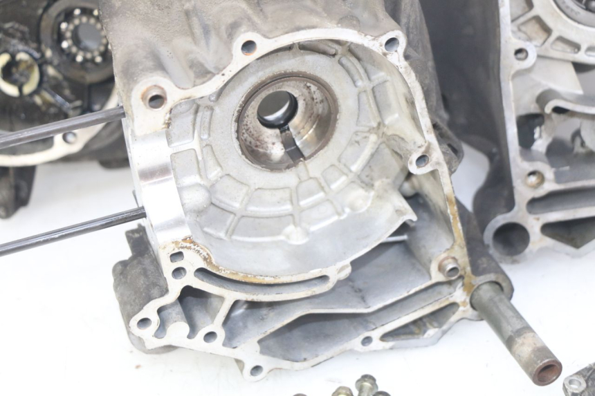 photo de CARTER INFERIOR DO MOTOR APRILIA SCARABEO 100 (2003 - 2012) - Vista de perfil