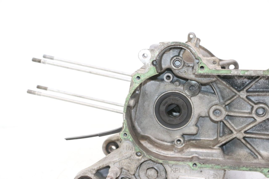 photo de CARCAÇA INFERIOR DO MOTOR HONDA SCV LEAD 100 (2003 - 2007) - Vista de perto