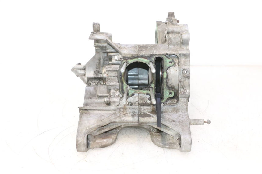 photo de CARCAÇA INFERIOR DO MOTOR HONDA SCV LEAD 100 (2003 - 2007) - Inspeção visual