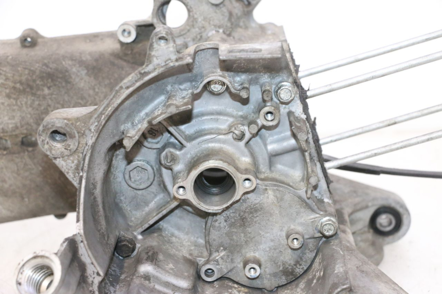 photo de CARCAÇA INFERIOR DO MOTOR HONDA SCV LEAD 100 (2003 - 2007) - Zoom de qualidade