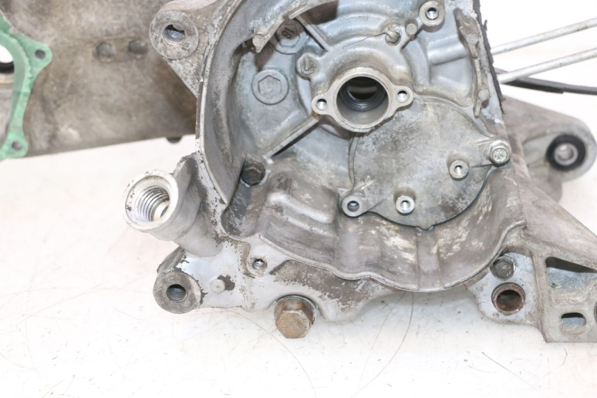 photo de CARCAÇA INFERIOR DO MOTOR HONDA SCV LEAD 100 (2003 - 2007) - Vista de perfil