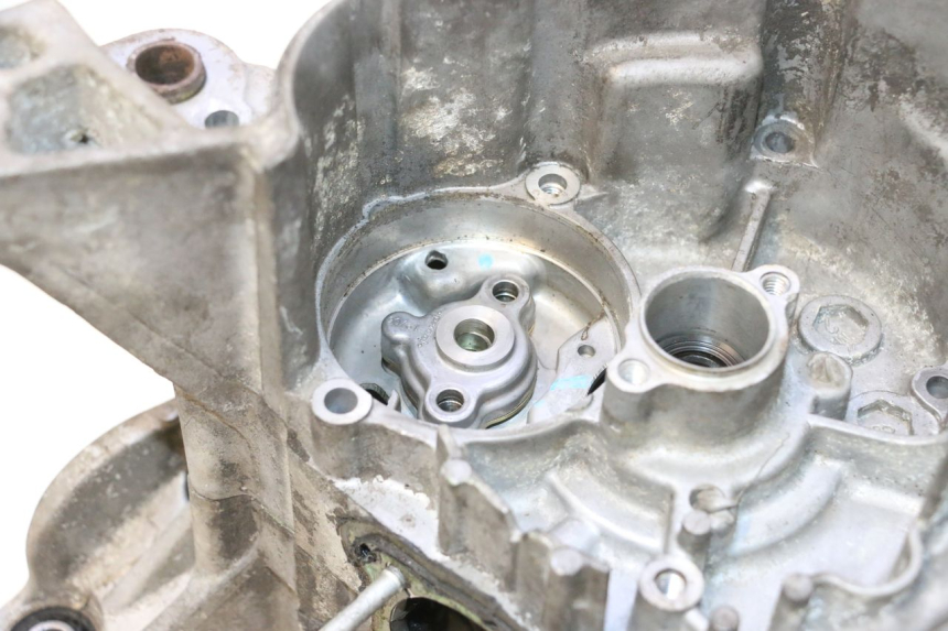 photo de CARCAÇA INFERIOR DO MOTOR HONDA SCV LEAD 100 (2003 - 2007) - Outro ângulo de visão
