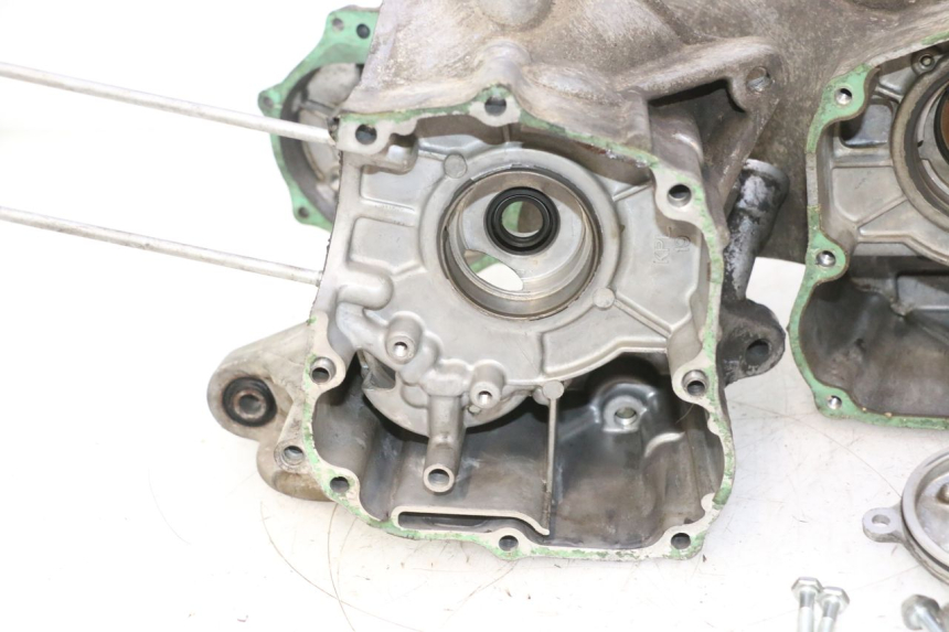 photo de CARCAÇA INFERIOR DO MOTOR HONDA SCV LEAD 100 (2003 - 2007) - Pontos de fixação