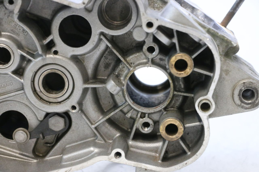 photo de CARCAÇA INFERIOR DO MOTOR DERBI SENDA 50 (2003 - 2005) - Detalhes característicos